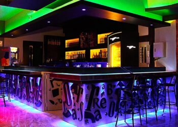 Interior d'una discoteca.