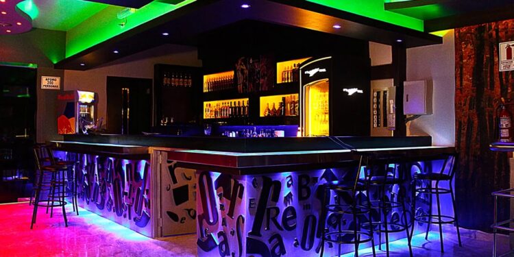 Interior d'una discoteca.
