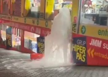 Resolta la incidència al carrer Sant Jordi per un accident que ha provocat una fuita