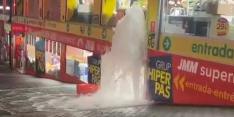 Resolta la incidència al carrer Sant Jordi per un accident que ha provocat una fuita