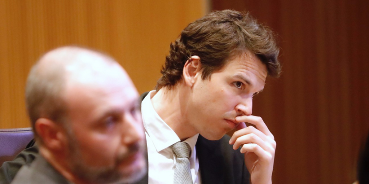 La sessió del Consell deixa entre veure la divisió per l’Acord