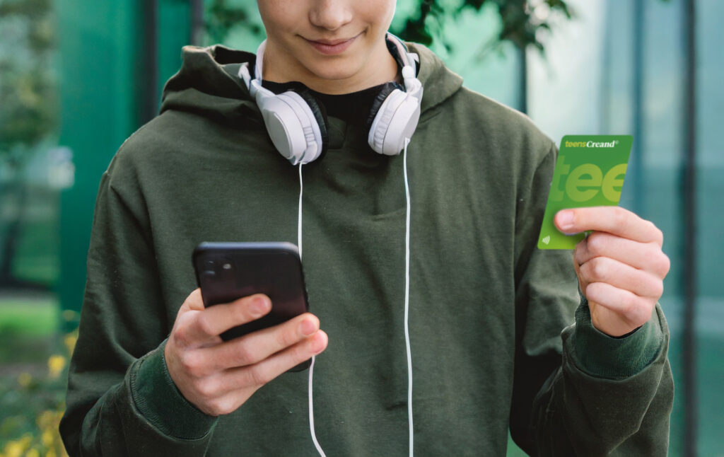 Fotografia d'un jove que fa servir Teens Creand.