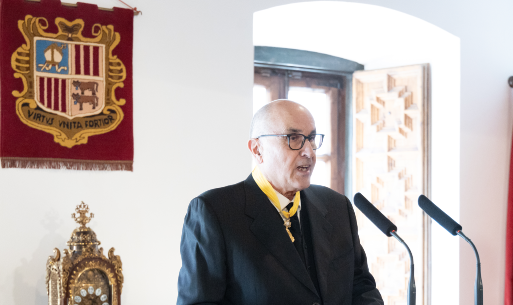 L'exsíndic Jordi Farràs fa el seu discurs a la sala dels Passos Perduts de Casa de la Vall