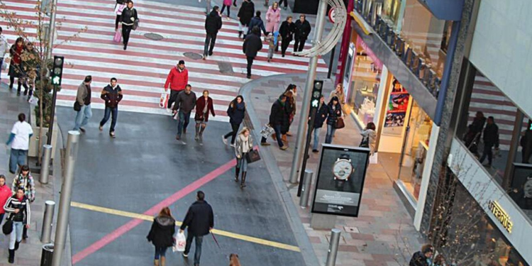 Baixada en l'entrada de visitants a l'octubre.