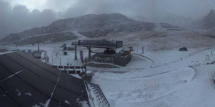 La imatge mostra l'estat d'un dels cims de l'estació de Grandvalira.