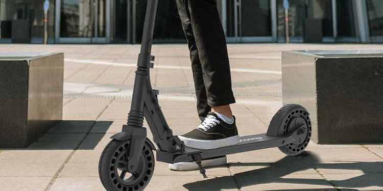 S’accidenta amb un patinet elèctric i el detenen per no fer la prova d’alcohol