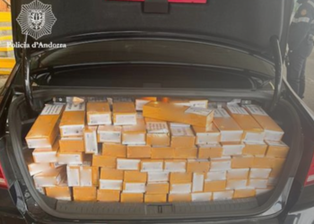 Maleter d'un cotxe amb tabac de contraban.