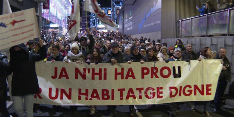 Imatge de la manifestació promoguda per Habitatge Digne.