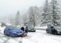 Vehicles posant equipaments a la ruta cap a Andorra. Foto: A.F.