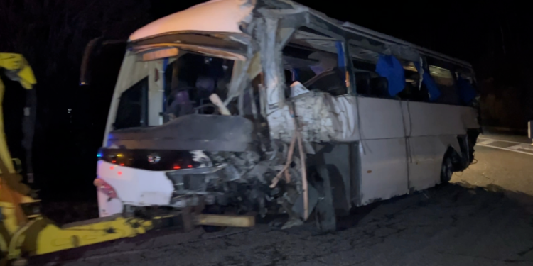 L'autocar accidentat a Portè (Alt Cerdanya).