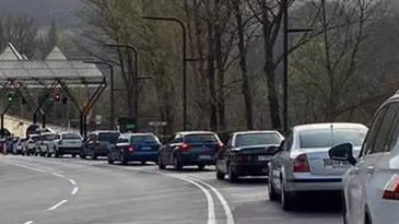 Dos quilòmetres de retencions per la frontera del riu Runer