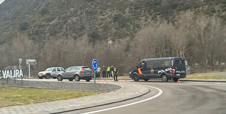 Control de la policia espanyola al sortir de la frontera hispanoandorrana.