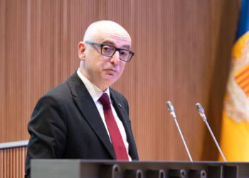 El ministre de Finances, Ramon Lladós, durant la sessió de Consell General.