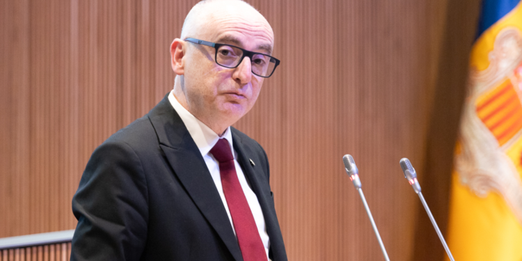 El ministre de Finances, Ramon Lladós, durant la sessió de Consell General.