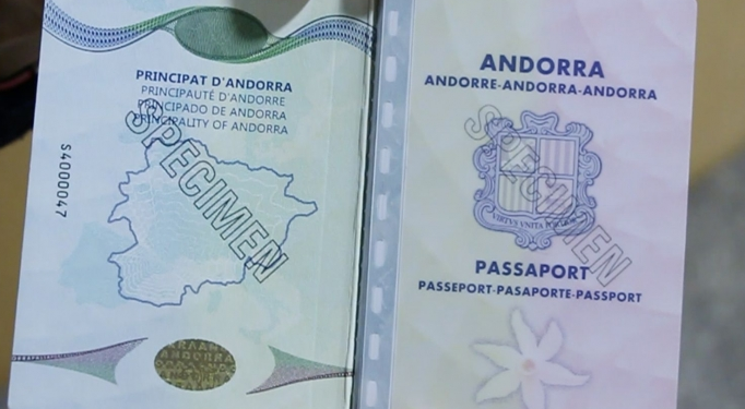 Un passaport andorrà.