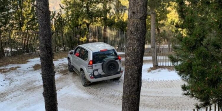 Naturland exposa un conductor que se salta la normativa i circula per camins de muntanya