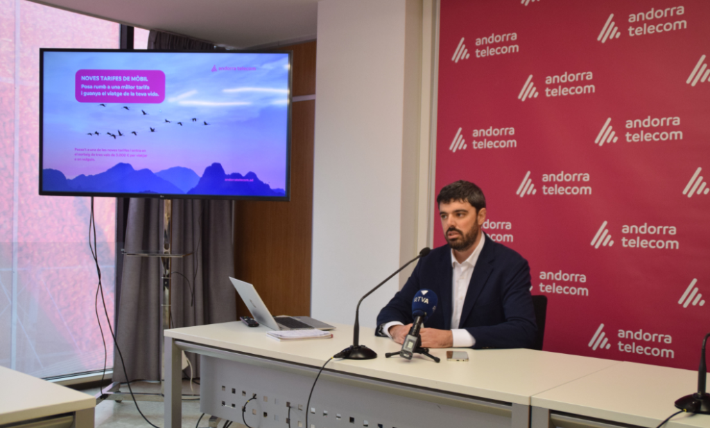 El director de client d'Andorra Telecom, Xavier Agulló, en la roda de premsa en què es van presentar les noves tarifes.