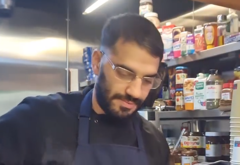 ‘Al de la creperia de la Rotonda que es grava negant-se a atendre en català li cauran 10.000 de multa?’