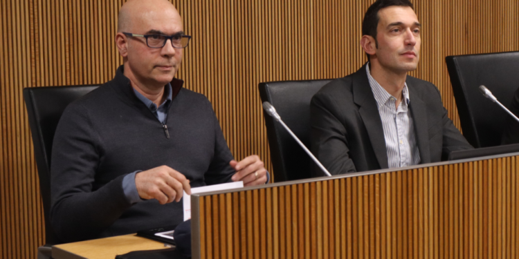 El vicepresident del Col·legi Oficial d’Enginyers d’Andorra, José Luis González Brunat, i el president Vicenç Jorge, a la comissió d’estudi per assegurar un creixement urbanístic sostenible.