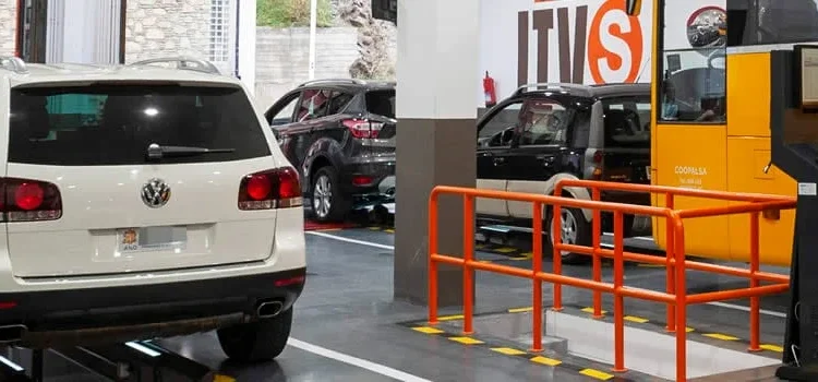 Noves queixes perquè a la ITV d’Aixovall ni atenen ni entenen el català