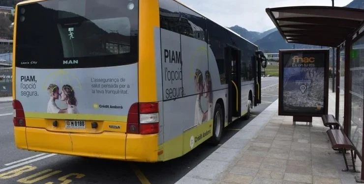 Un bus a la parada de l'Estació Nacional. Foto: Arxiu.