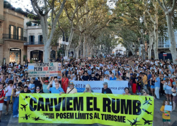 Una manifestació de Pirineu Viu contra la massificació del turisme.
