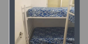 Imatge de quatre lliteres en una habitació a 500 euros de lloguer al mes cadascuna. Foto: Xarxes Socials.