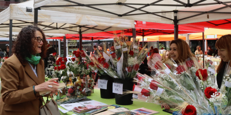 Escaldes celebra un Sant Jordi ple de llibres, roses i tallers familiars