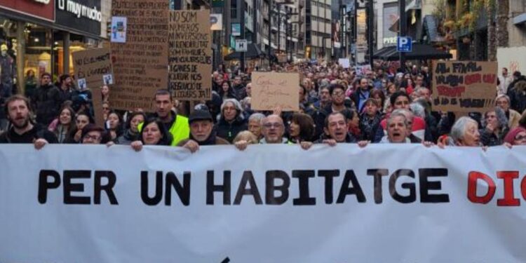 El recompte final de la manifestació de l’habitatge es fixa en 750 persones