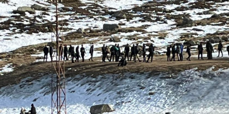 Contrabandistes concentrats al Pas de la Casa. Foto: Arxiu.