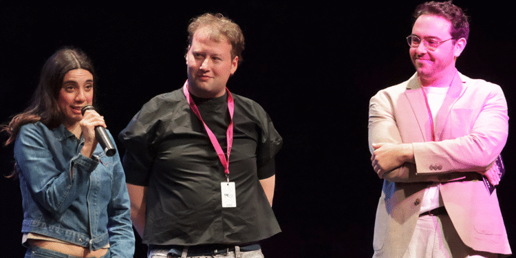 “No em puc creure estar a un país on la mendicitat està prohibida, no hi han pobres andorrans?”