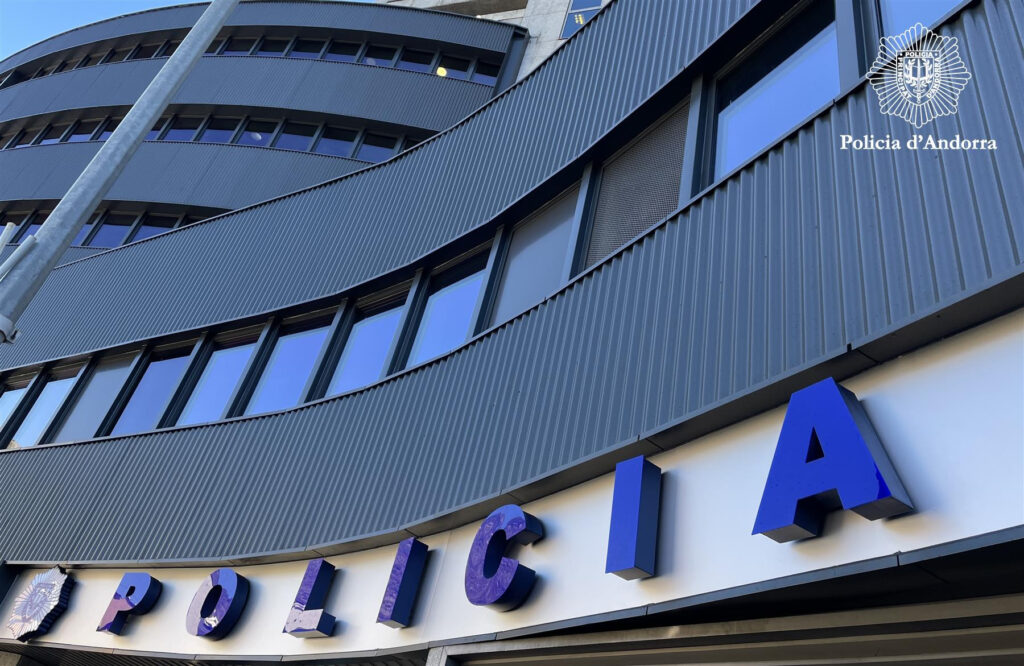 Exterior de l'edifici de la policia.