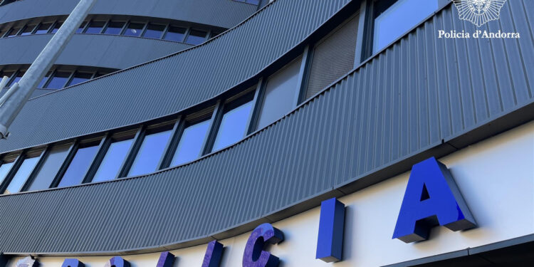 Exterior de l'edifici de la policia.
