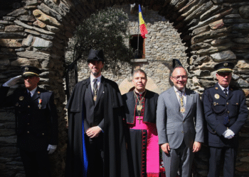 (vídeo) El Copríncep Serrano i Pentinat jura la Constitució