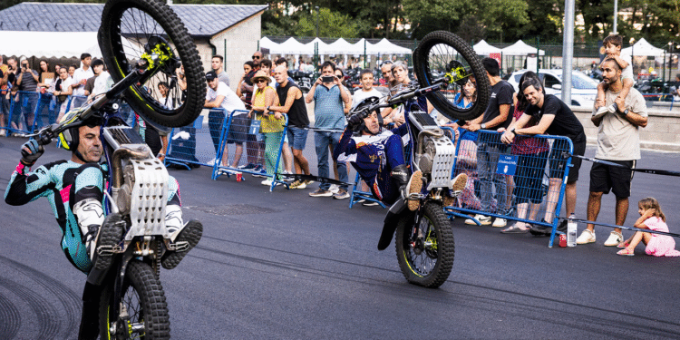 El Motand atrau 350 motoristes i omple Santa Coloma i Enclar