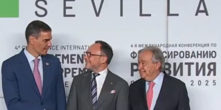 Espot manifesta a Ucraïna la voluntat d’Andorra d’ajudar a aconseguir la pau