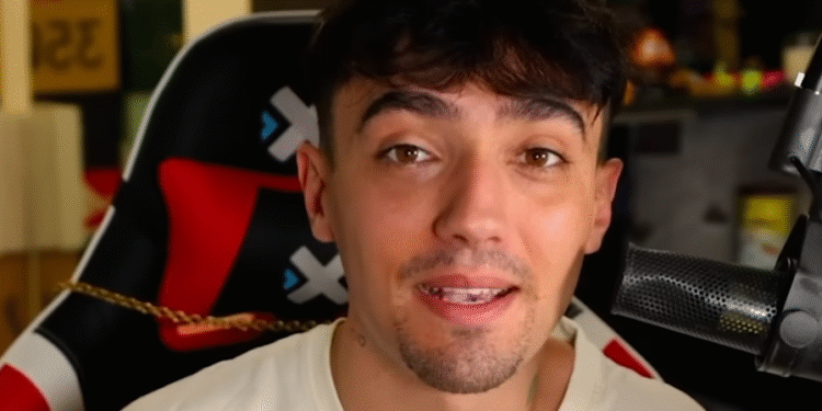El youtuber assenyalat per menystenir el català atribueix la polèmica a “l’activisme polític”