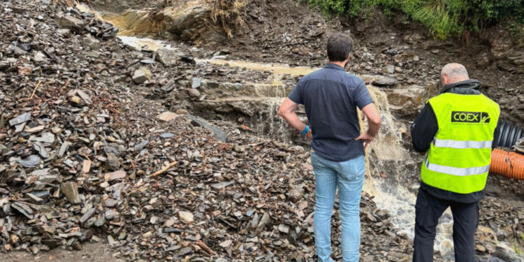 El cònsol lauredià, Carni Cairat, i efectius del COEX.