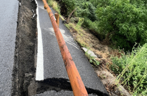 Els desperfectes a la carretera de la Rabassa a conseqüència de la pluja.