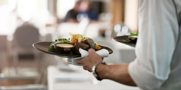 Cambrer d'un restaurant. Foto: T5.