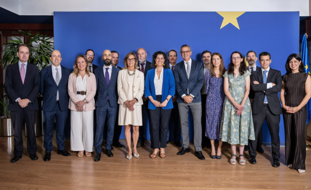 L'acte de signatura dels acords amb onze institucions financeres del Programa de Garanties del Compartiment d'Estat InvestEU sota el FRA gestionat pel FEI celebrat el dijous 12 de juny a Madrid.
