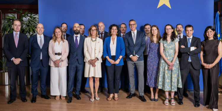 L'acte de signatura dels acords amb onze institucions financeres del Programa de Garanties del Compartiment d'Estat InvestEU sota el FRA gestionat pel FEI celebrat el dijous 12 de juny a Madrid.