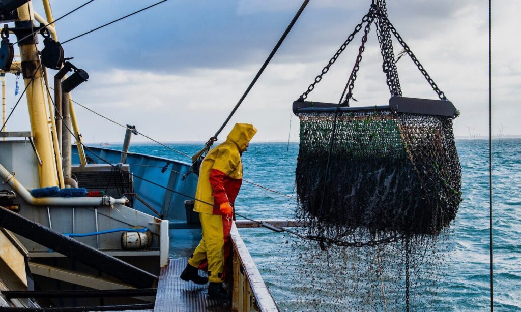 Imatge d'un pecador a alta mar. Foto: Ethic.