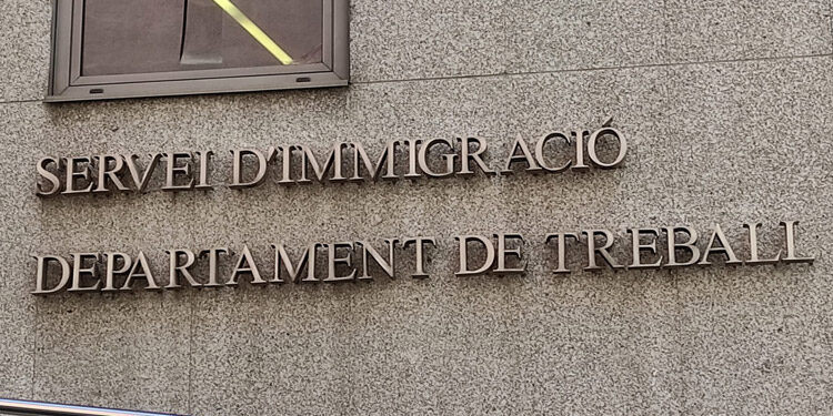 Entrada al Servei d'Immigració. Foto: Arxiu.