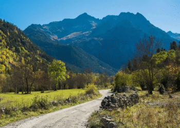 Mor un ciclista en precipitar-se 300 metres per un barranc de la Val d’Aran