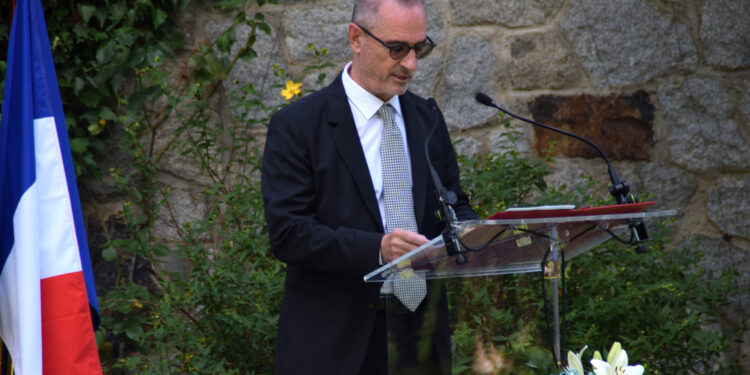 L'ambaixador francès a Andorra, Nicolas Eybalin, fent el discurs durant l'acte institucional del dia nacional de França a l'ambaixada francesa. Foto: R.S.