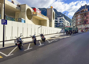 Noves places per a motos als carrers del Fener i Sant Salvador per descongestionar Prada Ramon