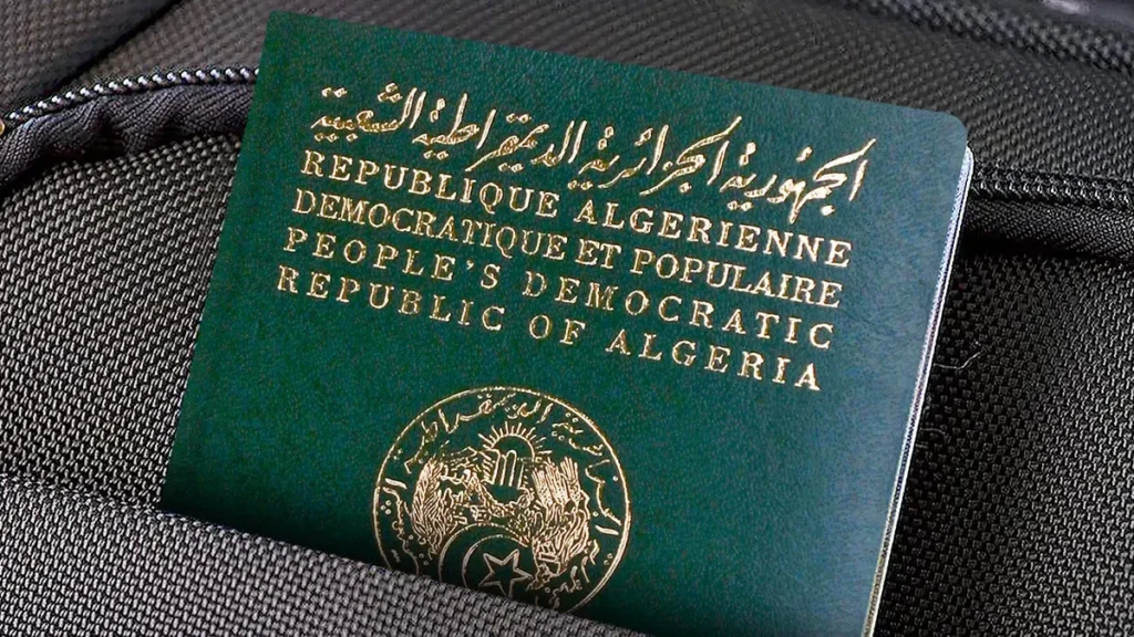 Passaport algerià. Foto: Atalayar.