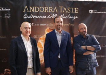 El ministre de Turisme i Comerç, Jordi Torres; el cònsol menor d'Escaldes-Engordany, Quim Dolsa i el director d'esdeveniments i xef executiu de Vocento Gastronomia, Jordi Parra, durant la presentació de l’Andorra Taste.
