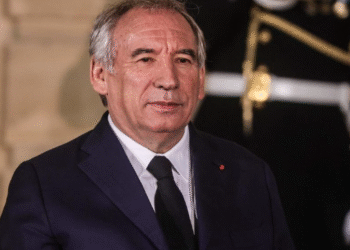 França retallarà en funcionaris i congelarà les pensions per reduir el deute